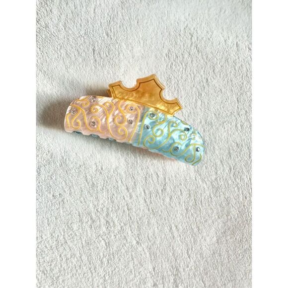 Disney Accessories - Disney sleeping beauty “make it pink! No make it blue!” hair claw. With rhinesto